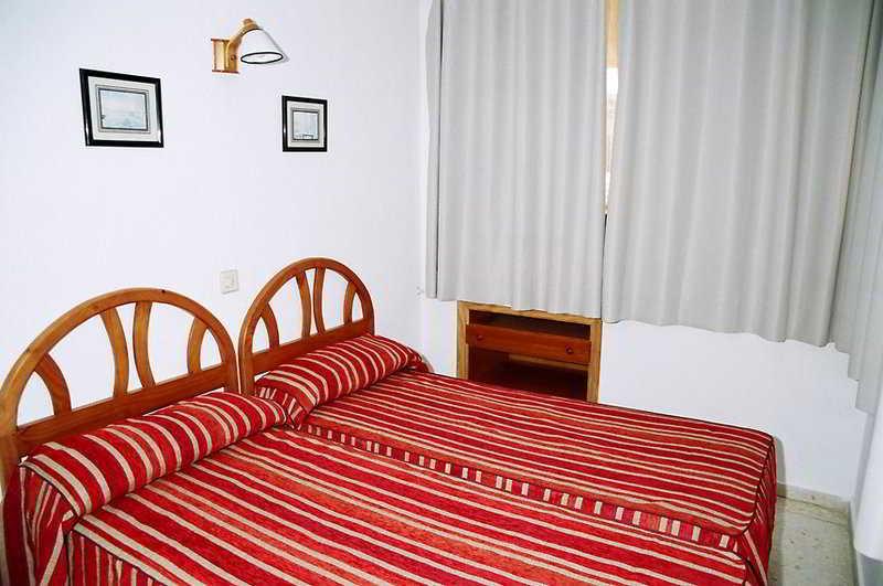 Halley Hotel & Apartments Affiliated By Melia Бенидорм Екстериор снимка