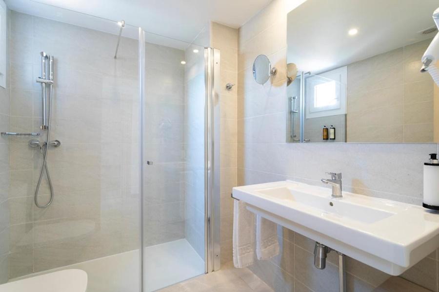 Halley Hotel & Apartments Affiliated By Melia Бенидорм Екстериор снимка